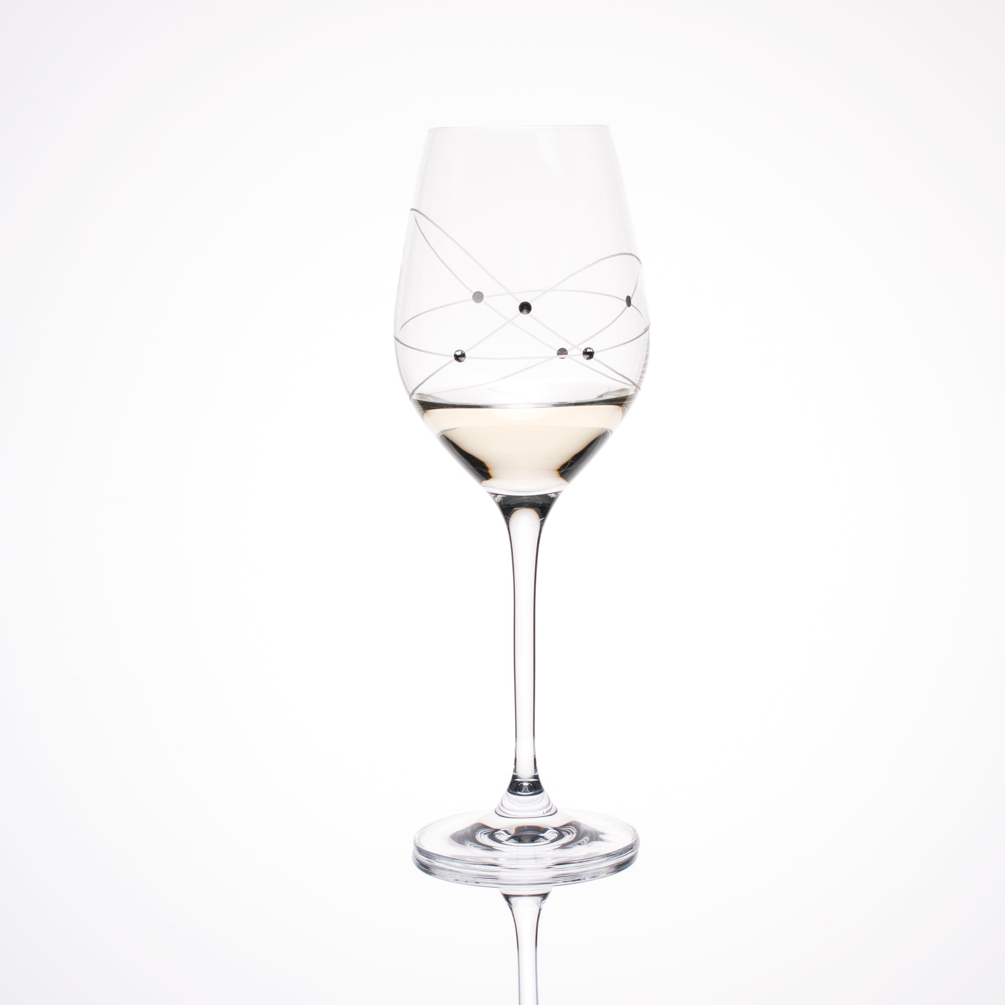 Pair of White Handblown Wine Glasses with Spiral Motifs - Luxury